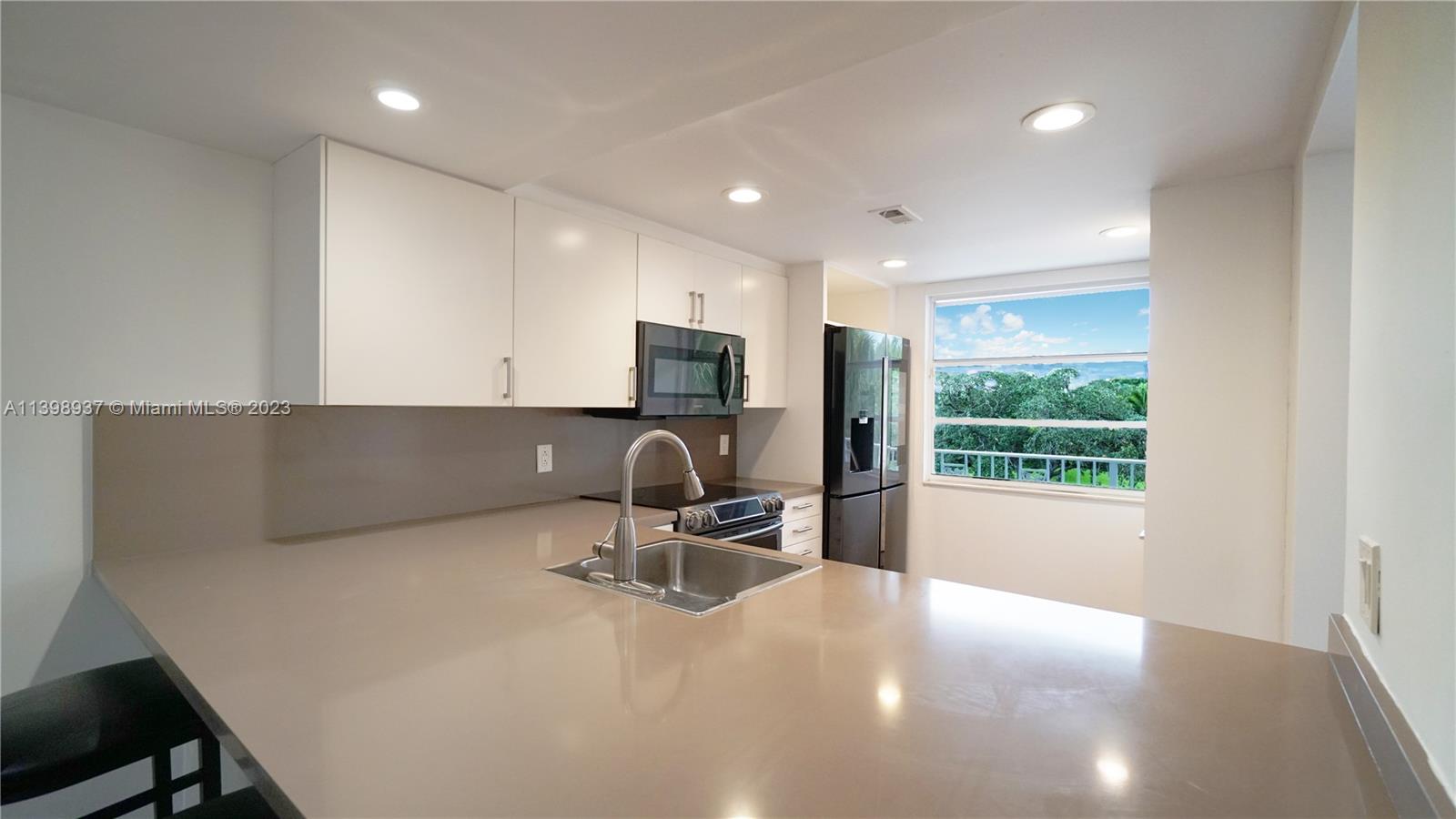 CONDO 27 OF WHITEHALL CON - Residential