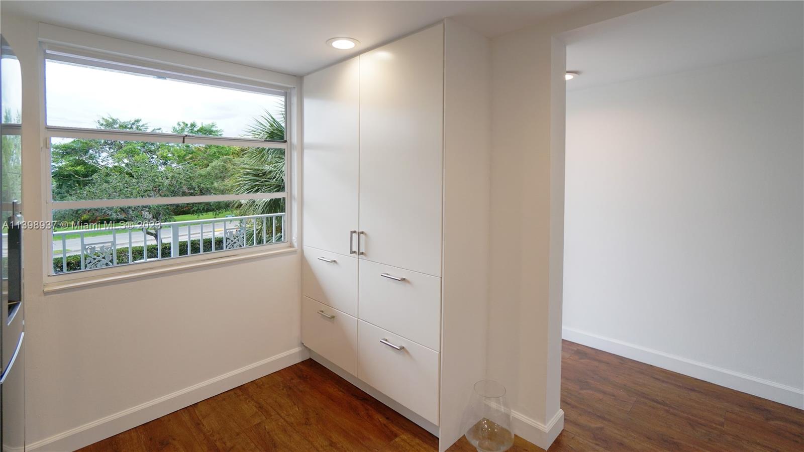 CONDO 27 OF WHITEHALL CON - Residential