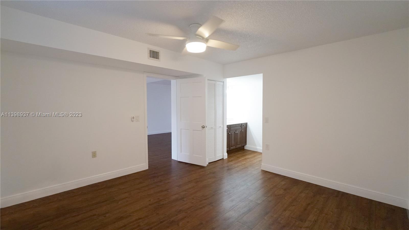 CONDO 27 OF WHITEHALL CON - Residential