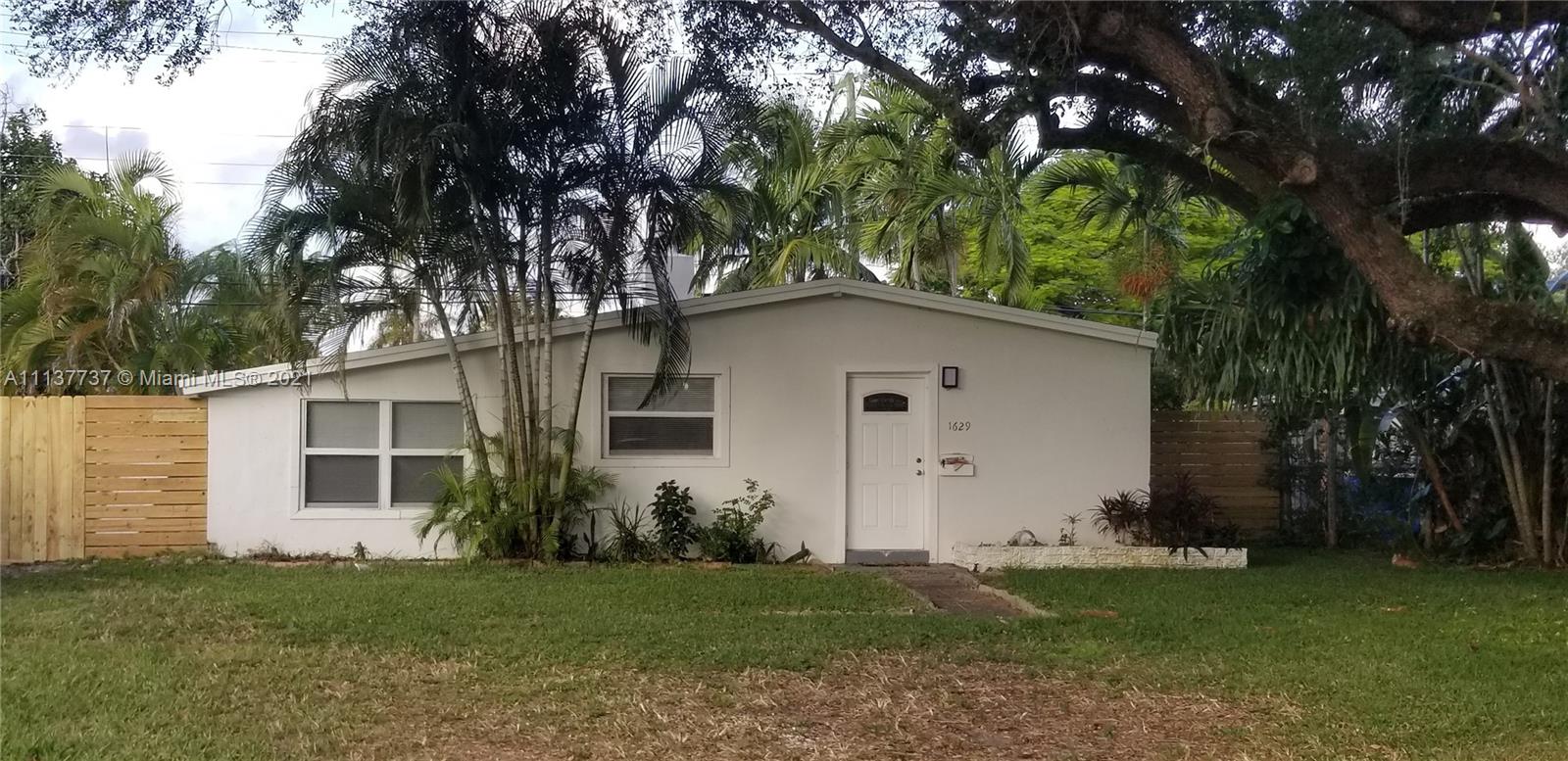 Great location for this single home, 3 Bedrooms using the Florida room as a Bedroom, 1.5 Bathrooms,   updated, new fence, new flooring, big patio and garden, central A/C, new appliances. 5 minutes to Aventura, 10 minutes to beaches, I-95 easy access. Just call or text  for showings, all offers welcome.