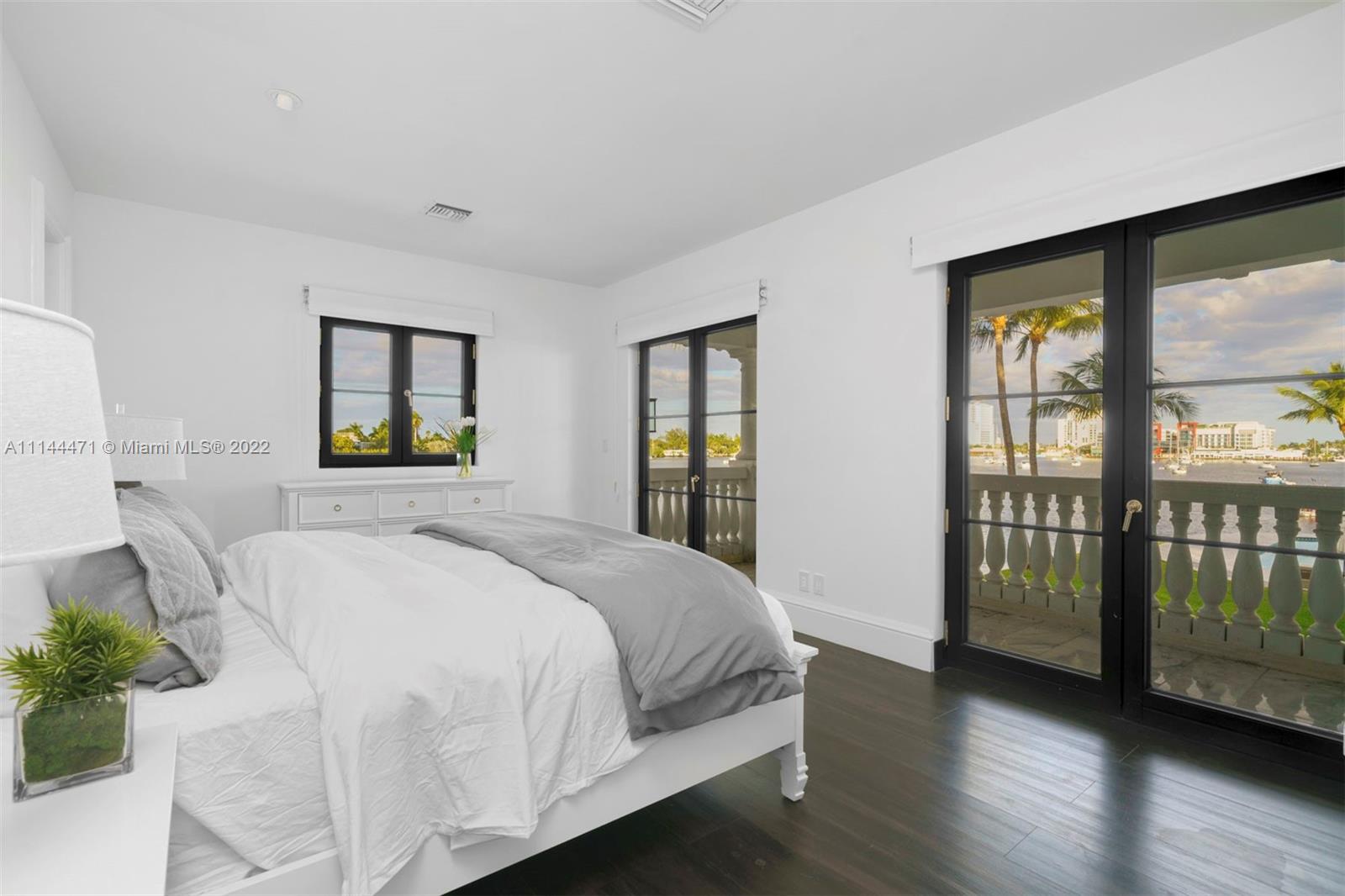 HOLLYWOOD LAKES SEC - Residential