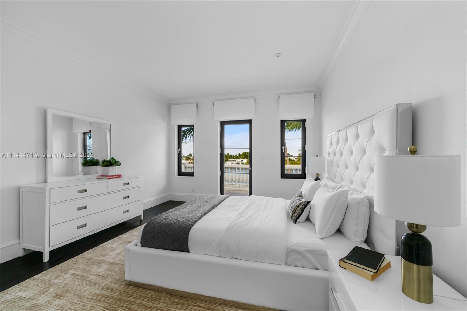 HOLLYWOOD LAKES SEC - Residential