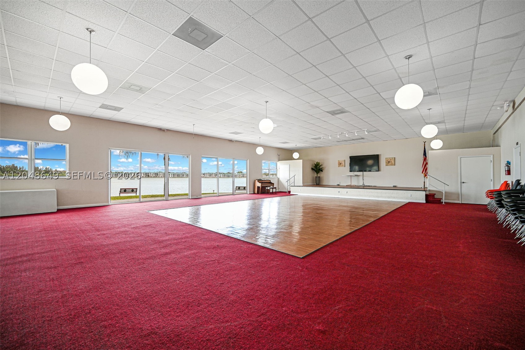 ROYAL BAHAMIAN WEST - Residential