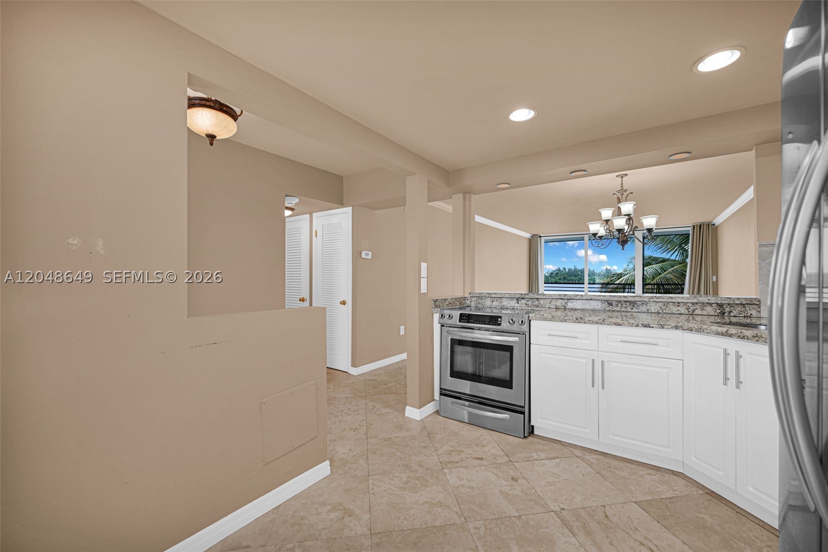 ROYAL BAHAMIAN WEST - Residential