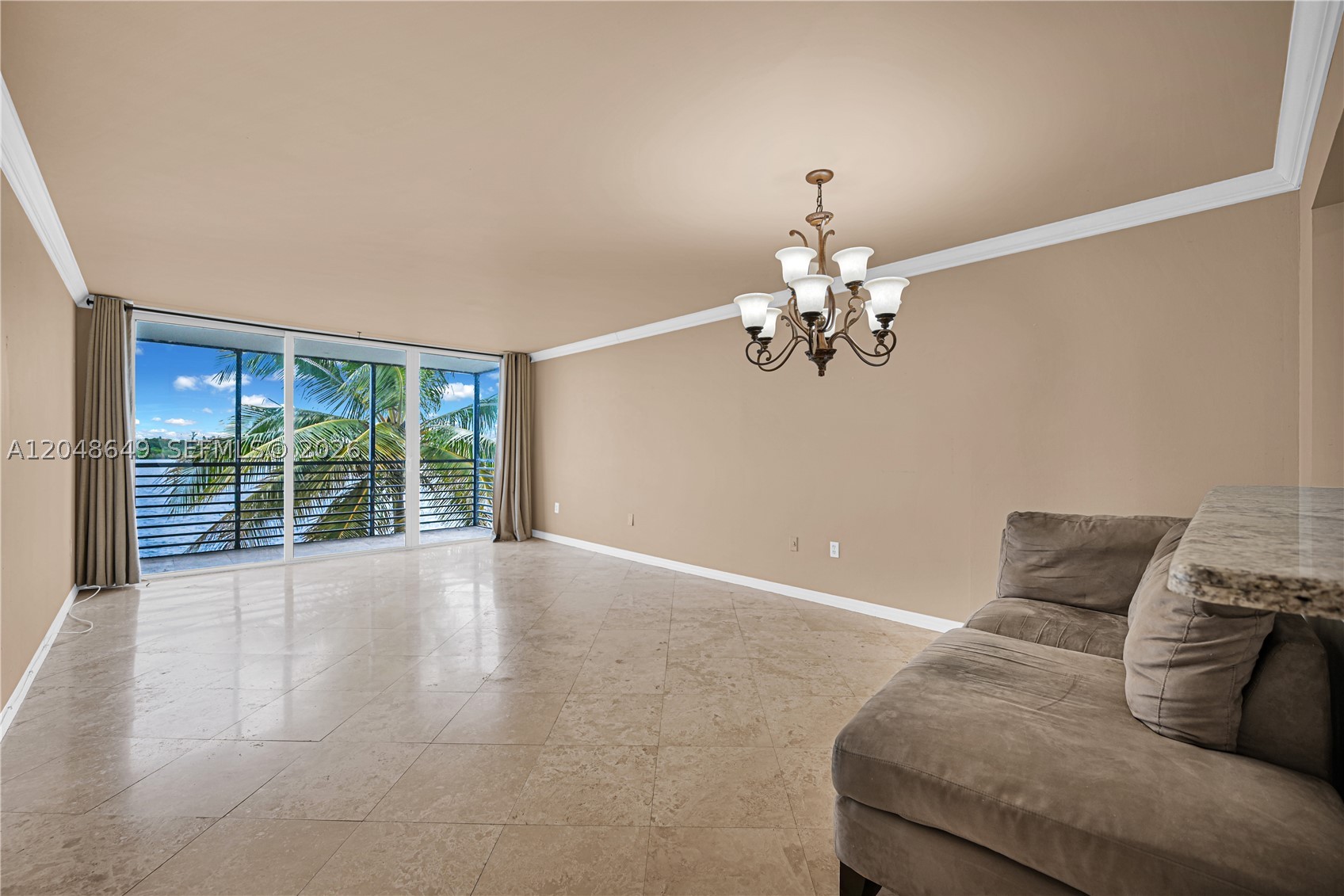 ROYAL BAHAMIAN WEST - Residential