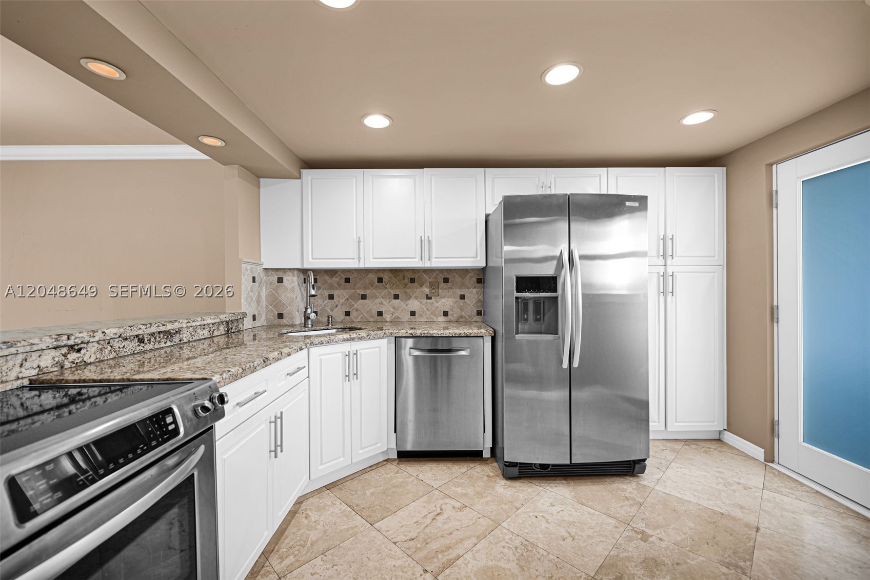 ROYAL BAHAMIAN WEST - Residential