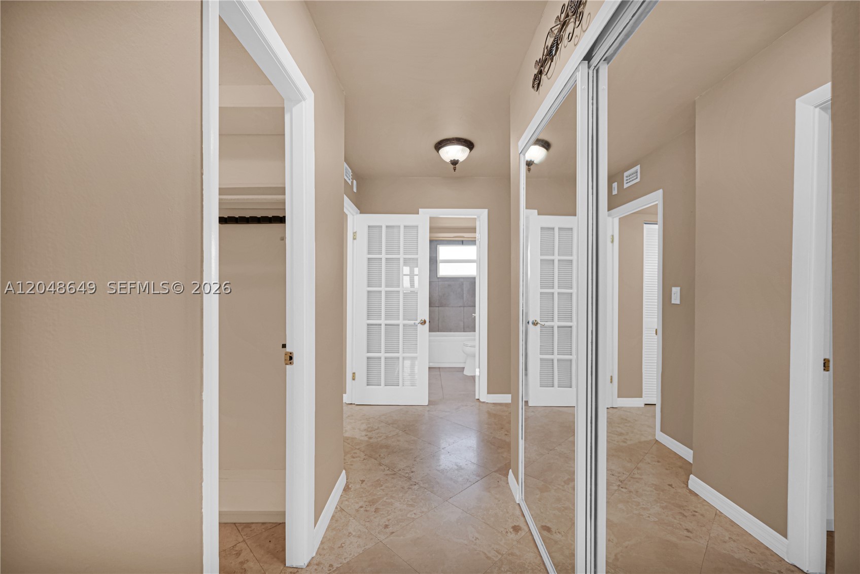 ROYAL BAHAMIAN WEST - Residential