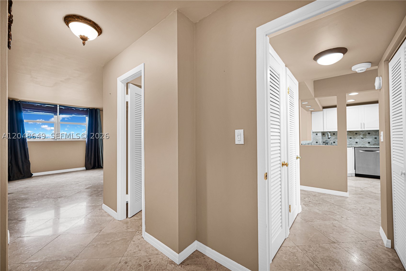 ROYAL BAHAMIAN WEST - Residential
