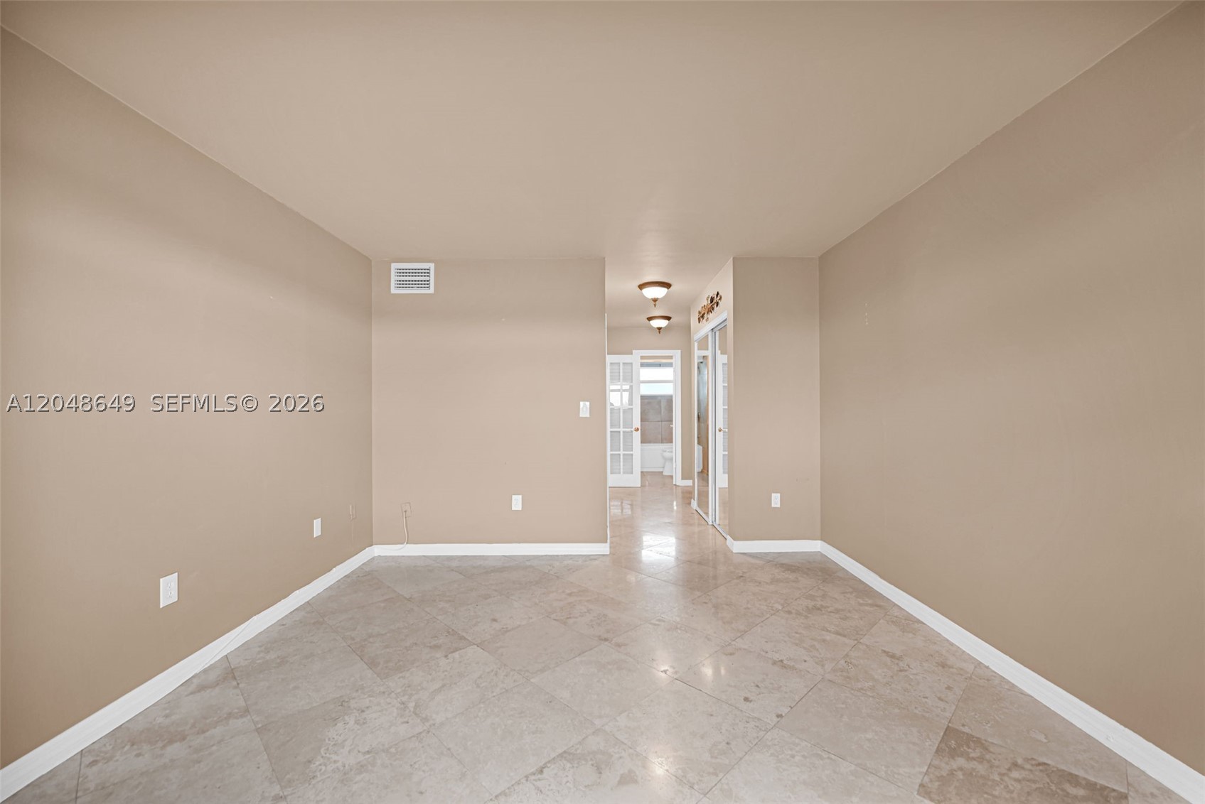 ROYAL BAHAMIAN WEST - Residential