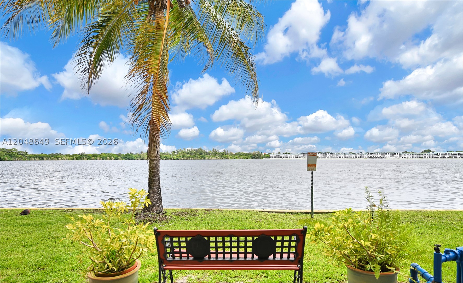 ROYAL BAHAMIAN WEST - Residential