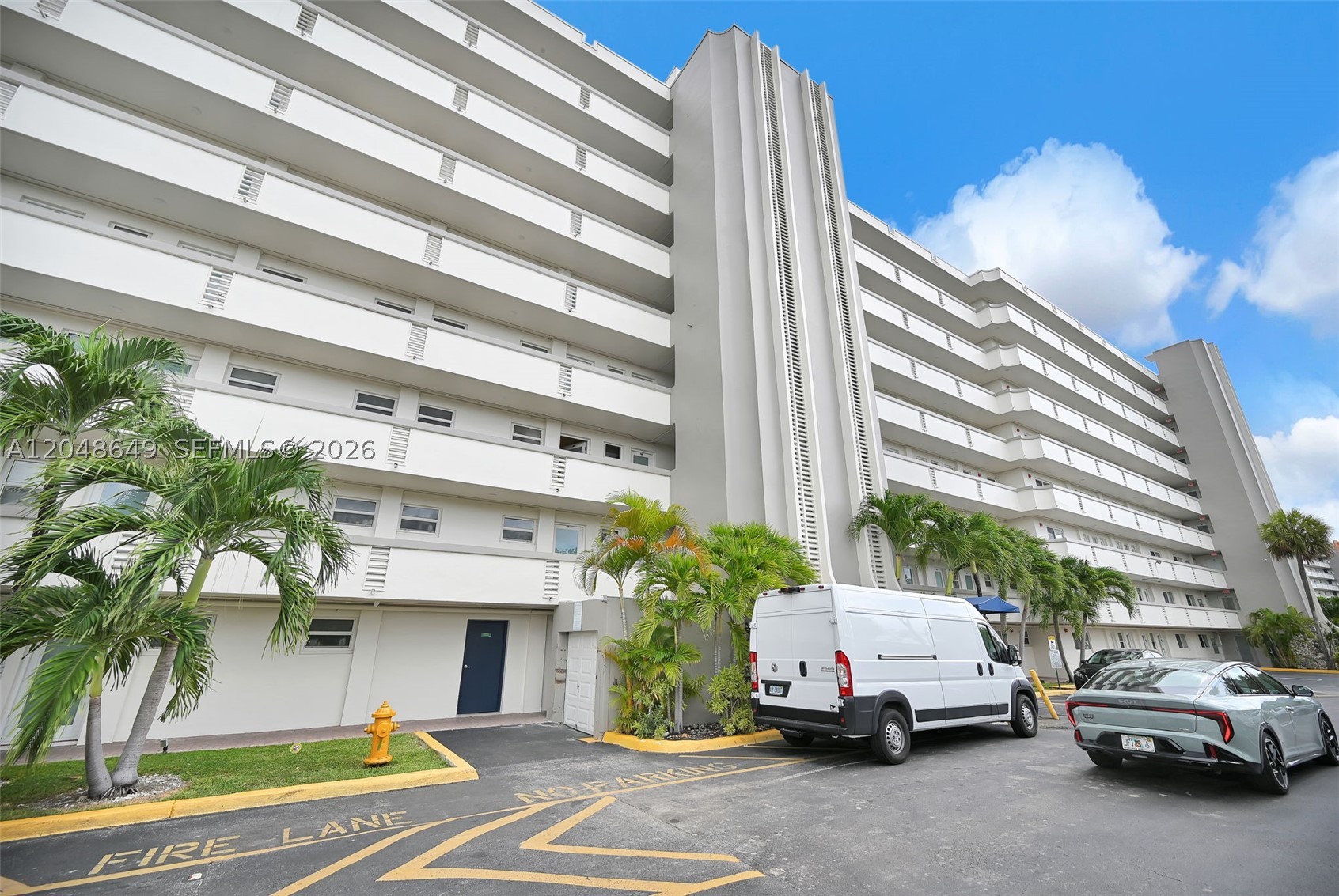 ROYAL BAHAMIAN WEST - Residential