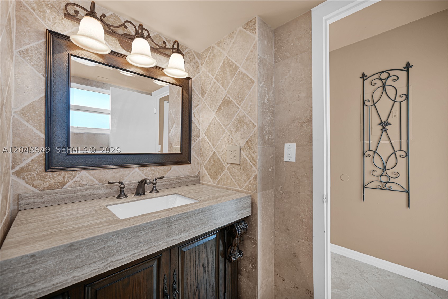 ROYAL BAHAMIAN WEST - Residential