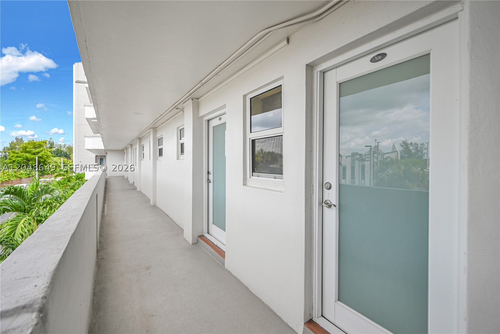 ROYAL BAHAMIAN WEST - Residential