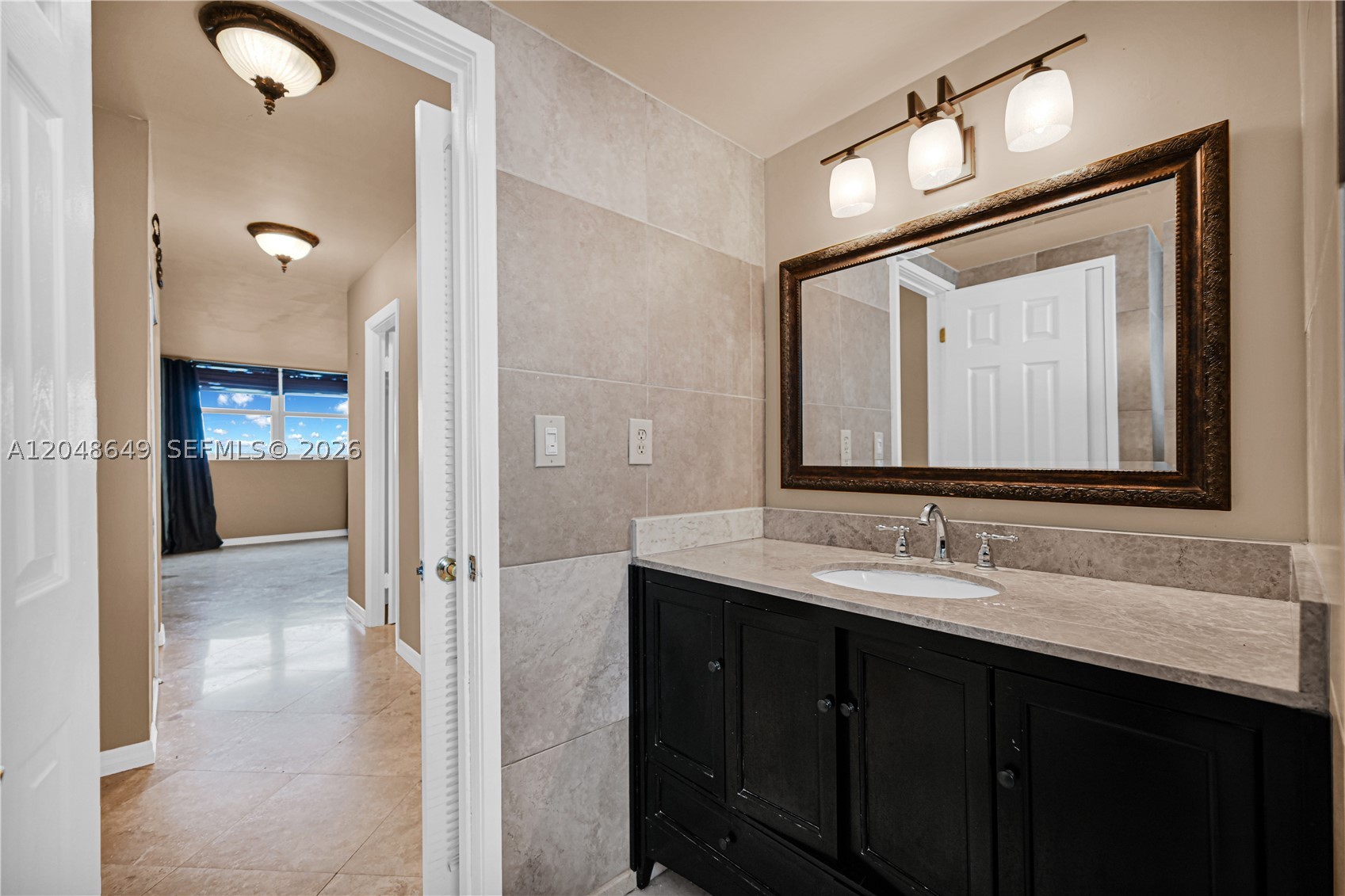 ROYAL BAHAMIAN WEST - Residential