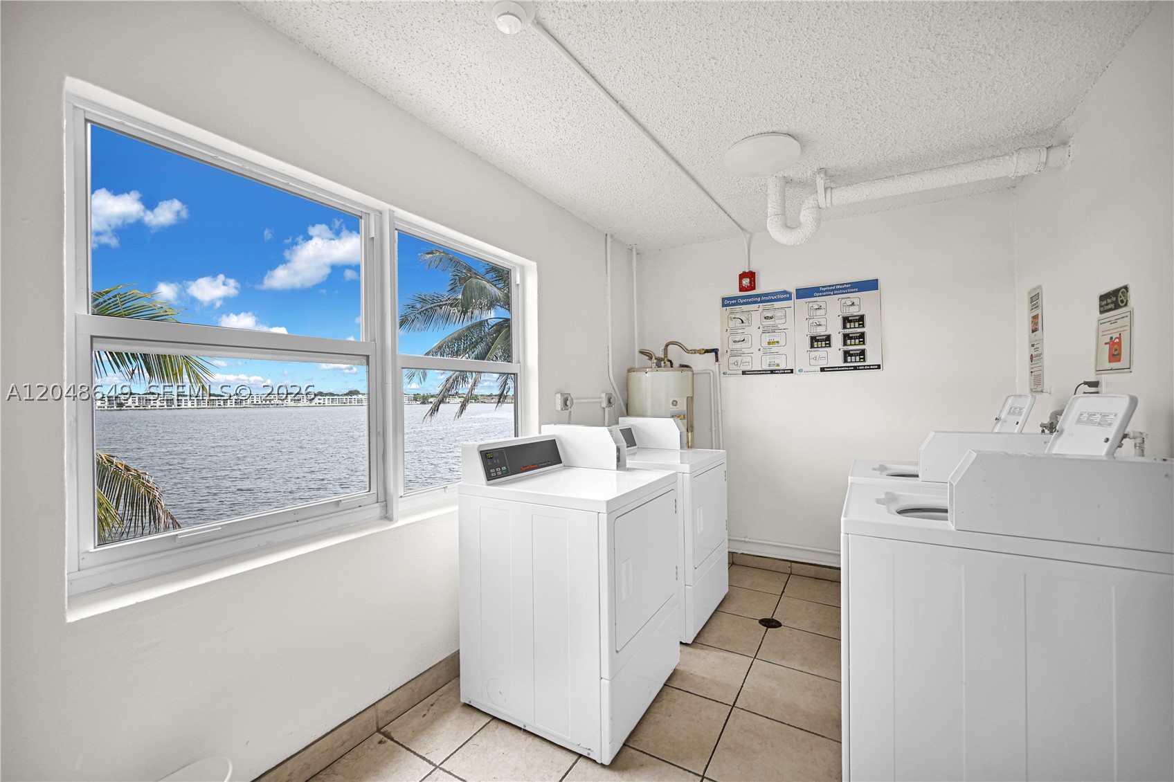 ROYAL BAHAMIAN WEST - Residential