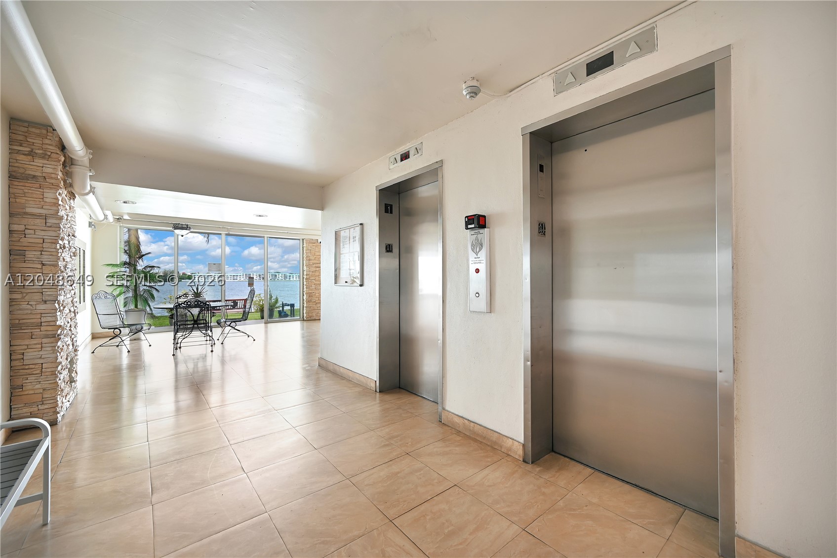 ROYAL BAHAMIAN WEST - Residential