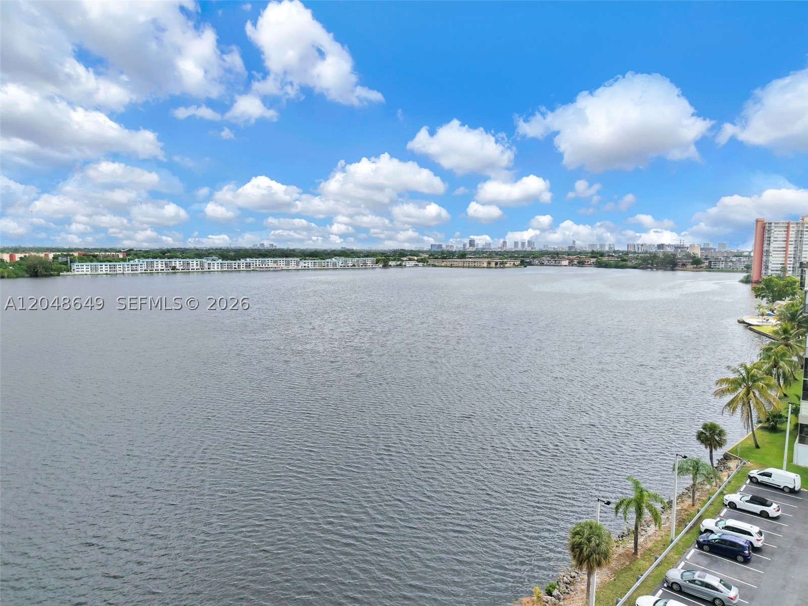 ROYAL BAHAMIAN WEST - Residential