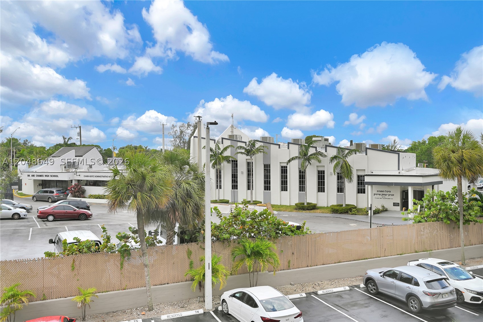 ROYAL BAHAMIAN WEST - Residential