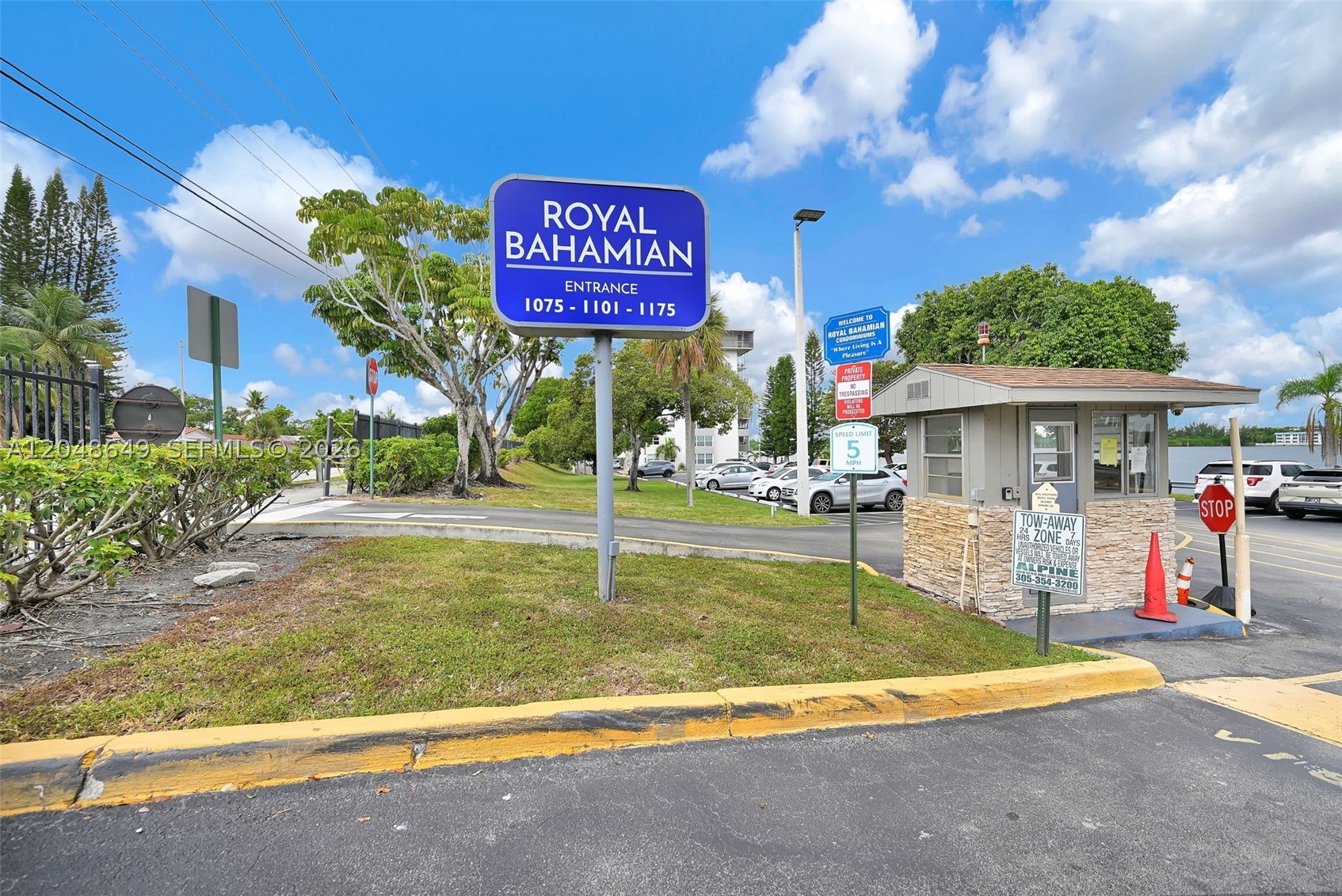 ROYAL BAHAMIAN WEST - Residential