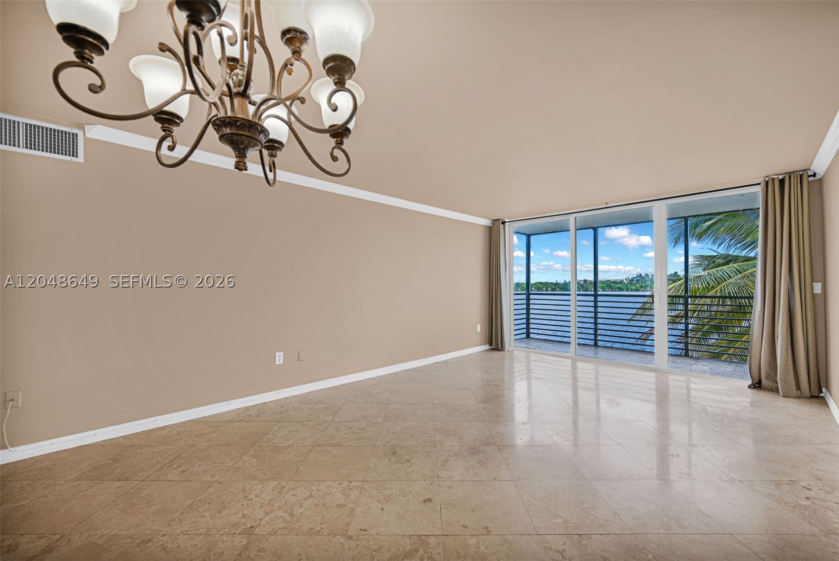 ROYAL BAHAMIAN WEST - Residential