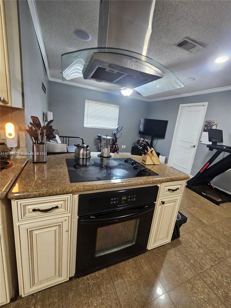CRYSTAL LAKE 4TH SEC - Residential