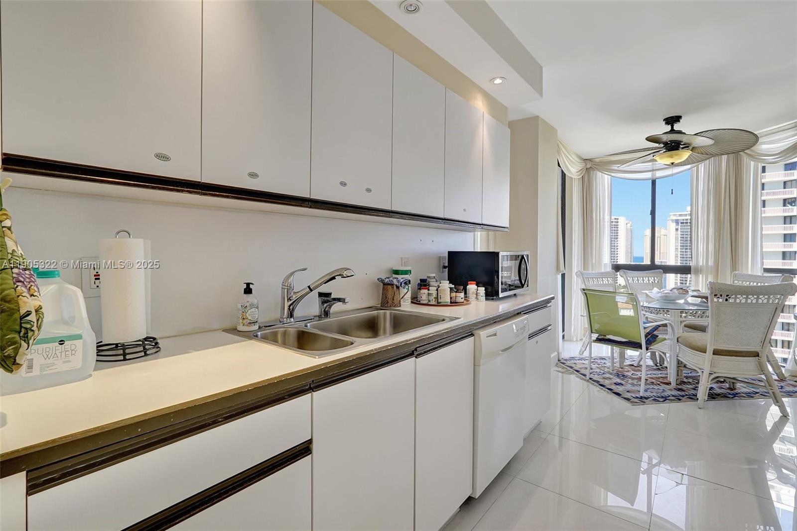 1000 ISL BLVD WILLIAMS IS - Residential