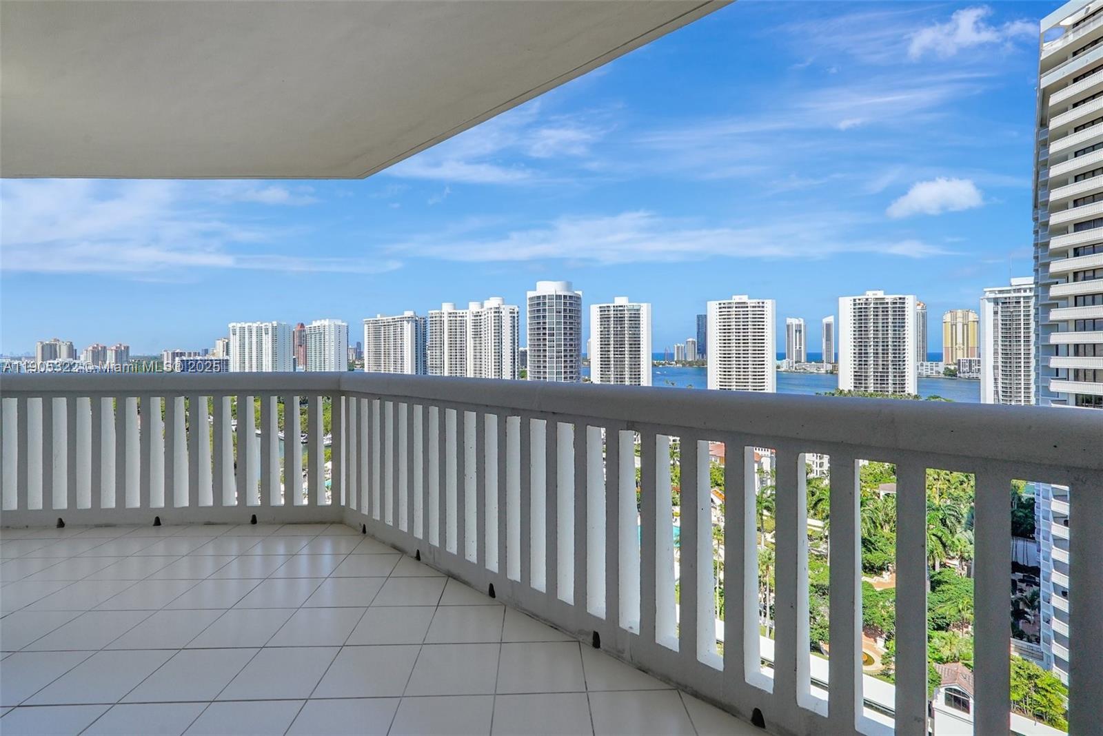 1000 ISL BLVD WILLIAMS IS - Residential