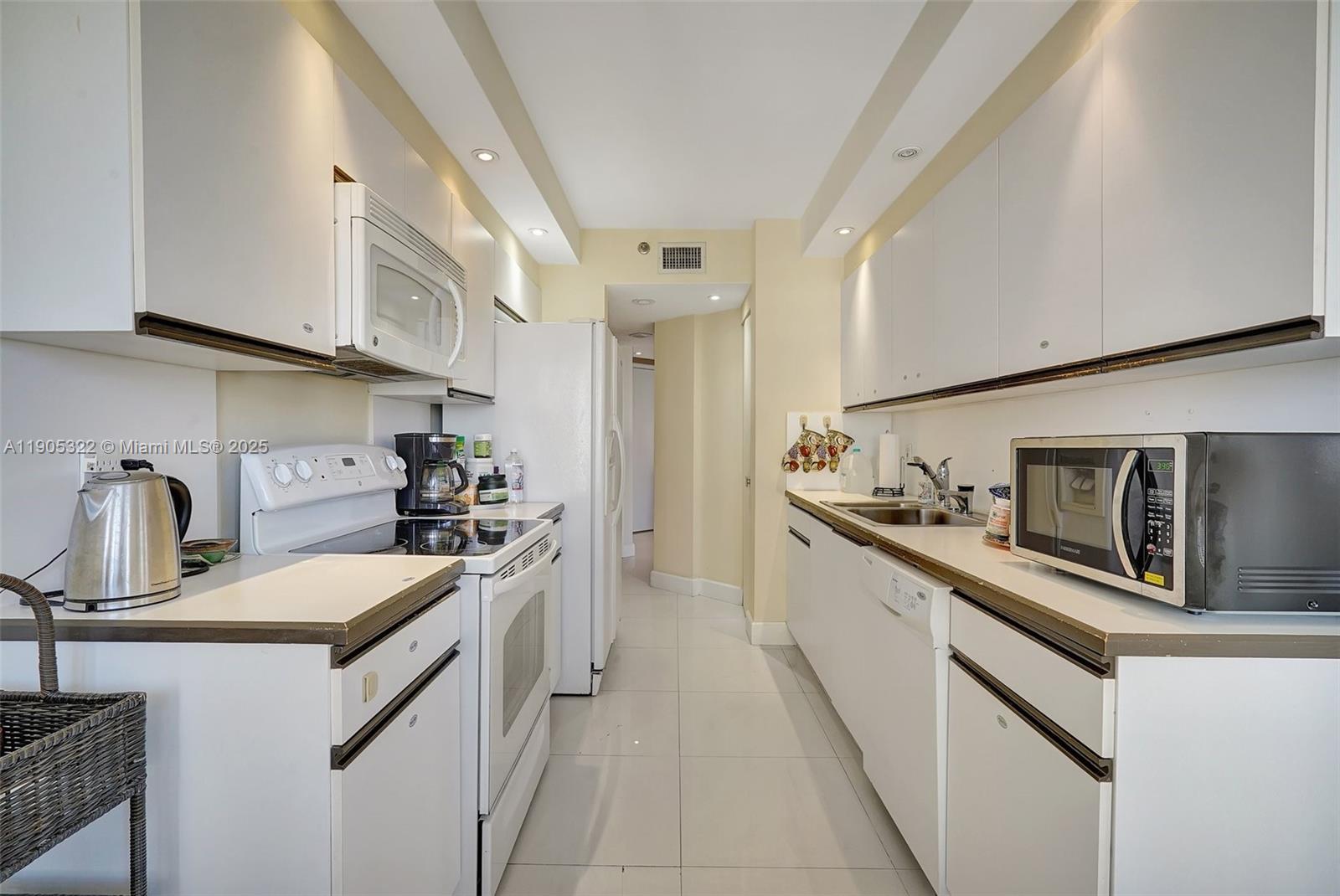1000 ISL BLVD WILLIAMS IS - Residential