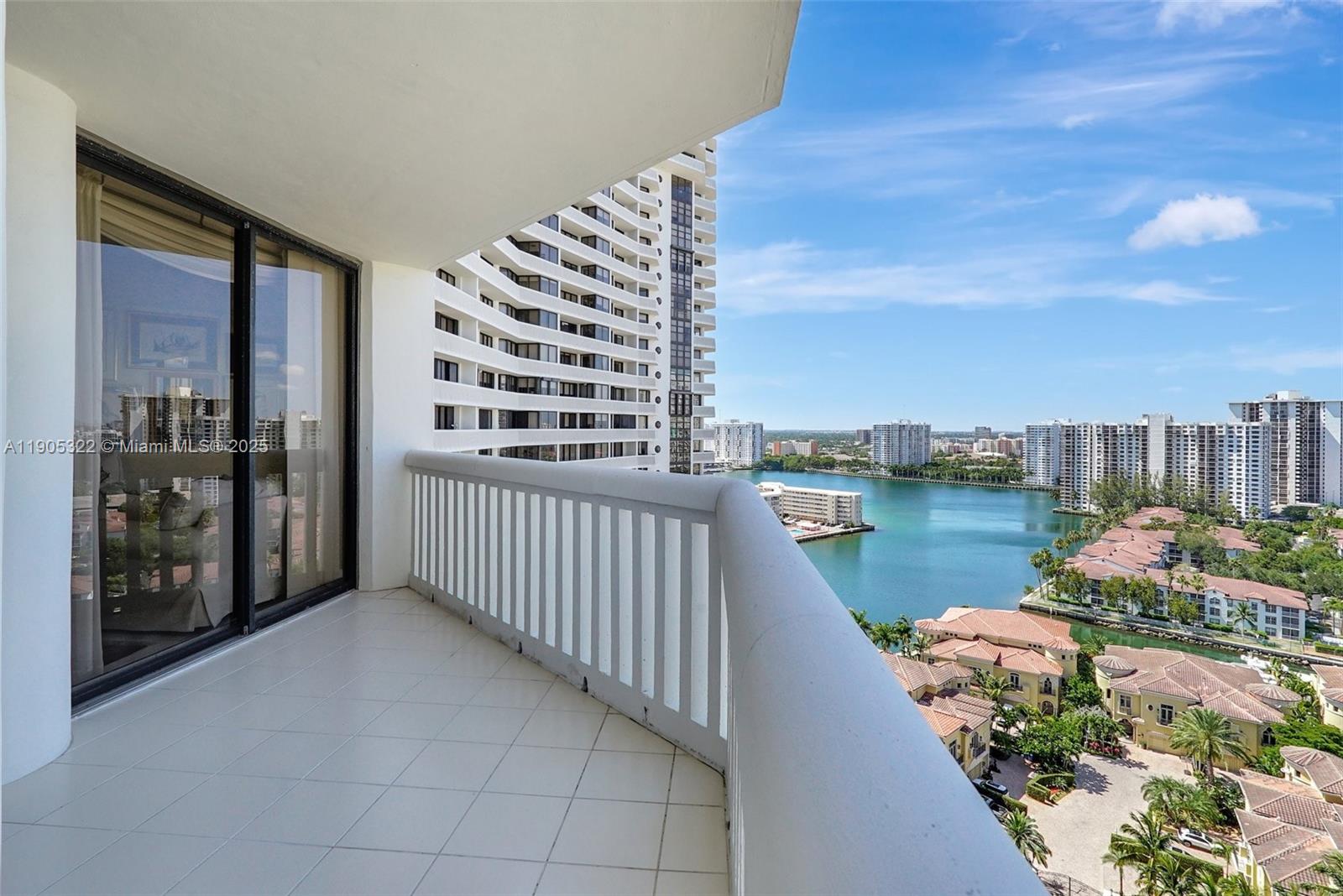 1000 ISL BLVD WILLIAMS IS - Residential