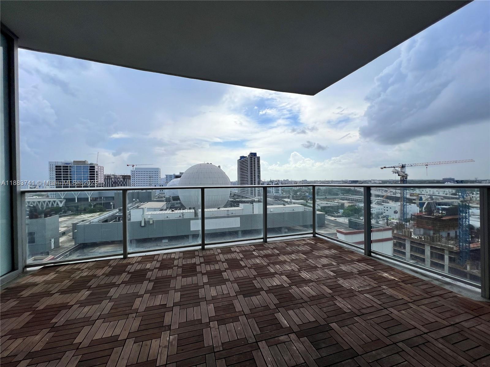 PARAMOUNT MIAMI WORLDCENT - Residential