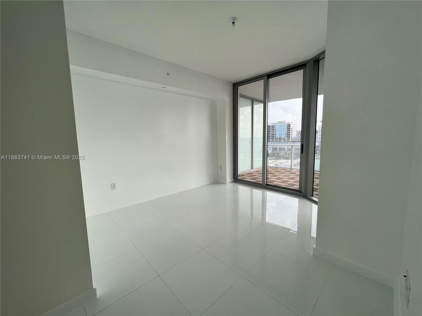 PARAMOUNT MIAMI WORLDCENT - Residential