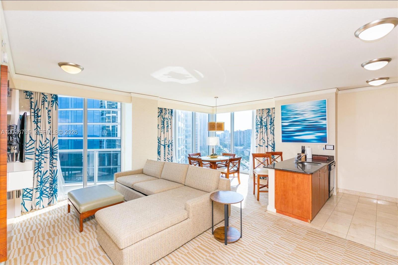 TRUMP INTERNATIONAL SONES - Residential