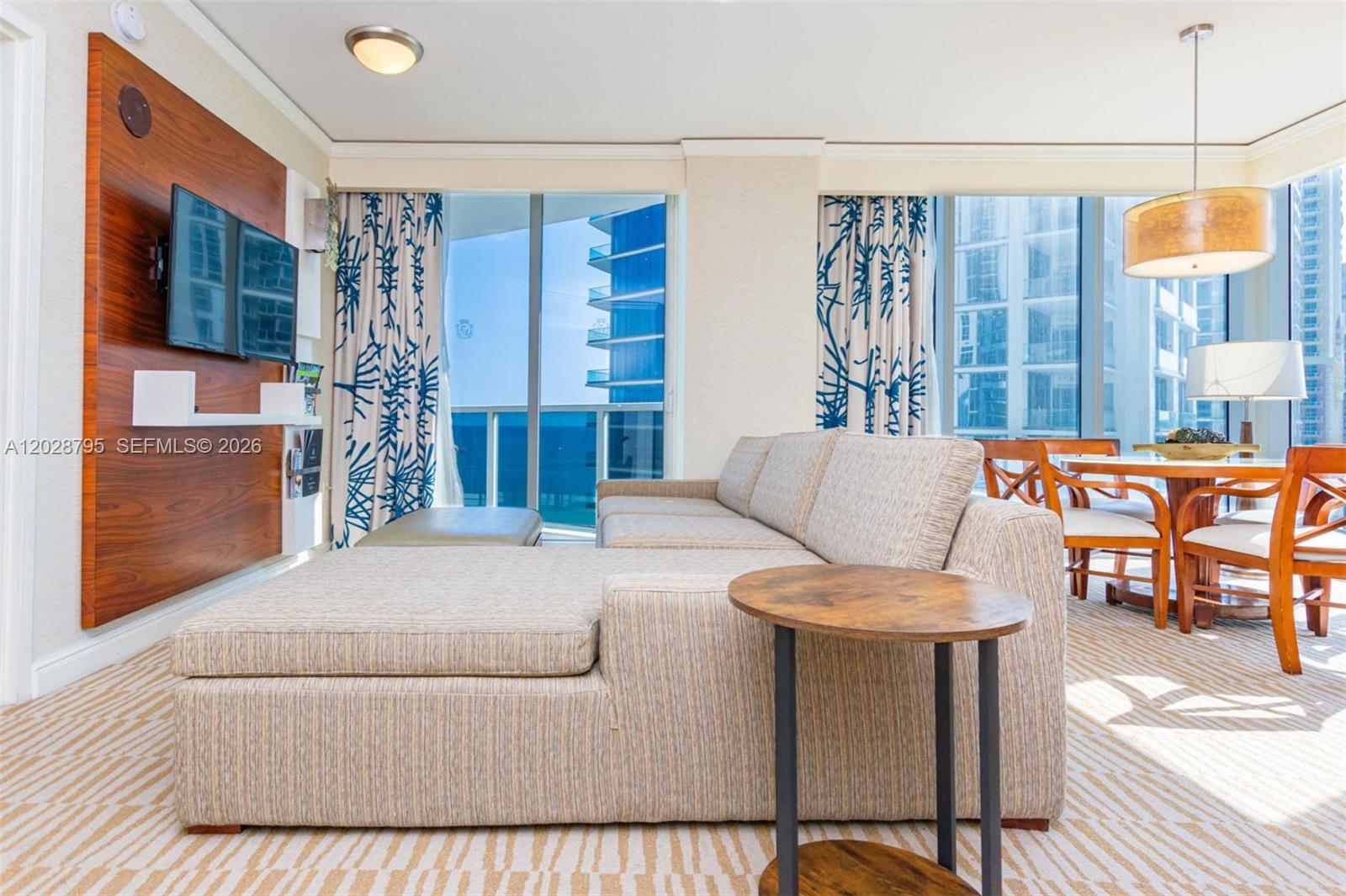 TRUMP INTERNATIONAL SONES - Residential