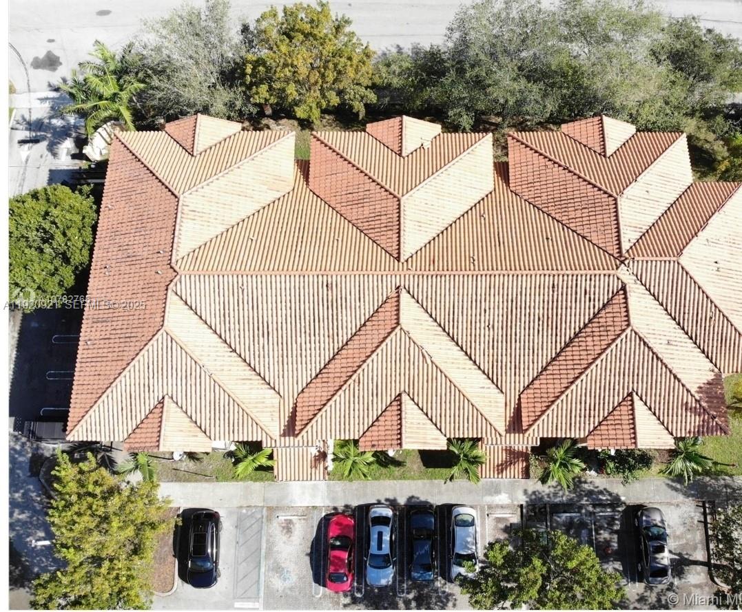 THE OAKS AT MIAMI GARDENS - Residential