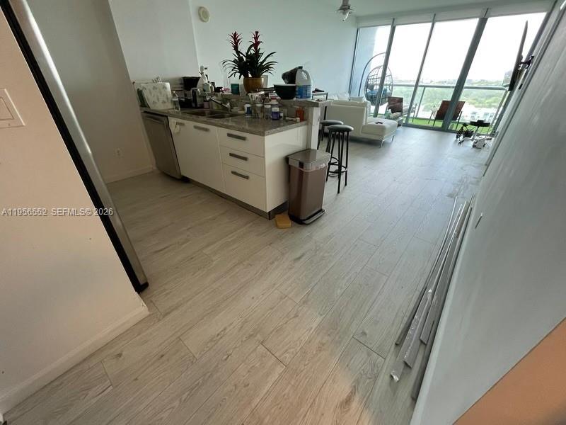 BLUE CONDO - Residential