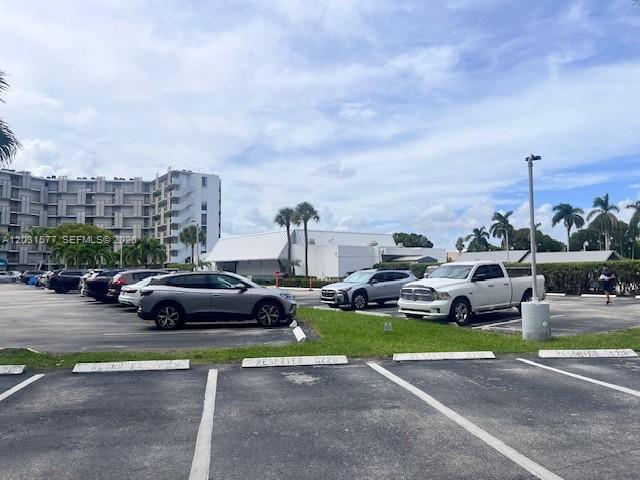 Nice 1 Bed/1.5 Bath unit in Prime Aventura Location. Offers exceptional comfort, style, and convenience in one of Aventura's most desirable communities. Enjoys abundant natural light, a functional layout, minutes from Aventura Mall, top-rated schools, supermarkets, restaurants, houses of worship, and the scenic Aventura Circle. With access to premium amenities (pool, fitness areas, and much more. Don't miss this opportunity., easy showing