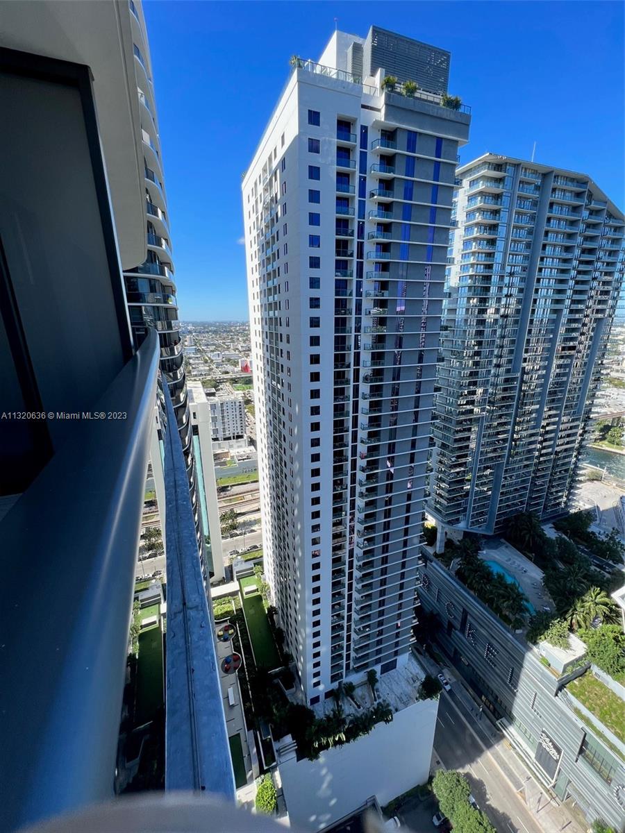 BRICKELL HEIGHTS EAST CON - Residential Lease
