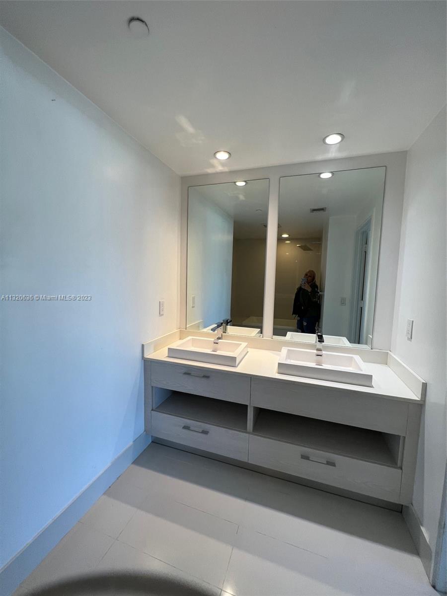 BRICKELL HEIGHTS EAST CON - Residential Lease