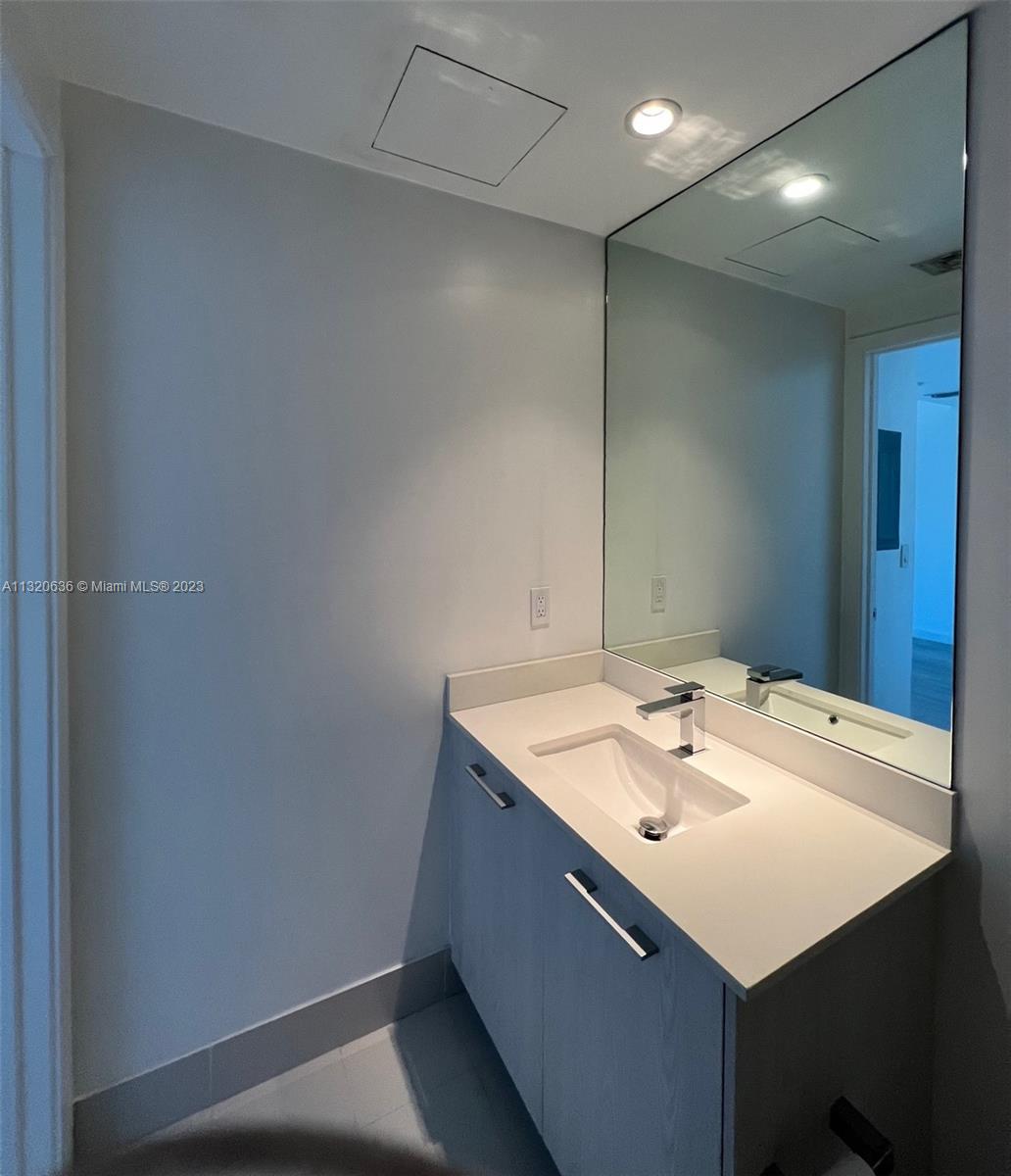 BRICKELL HEIGHTS EAST CON - Residential Lease