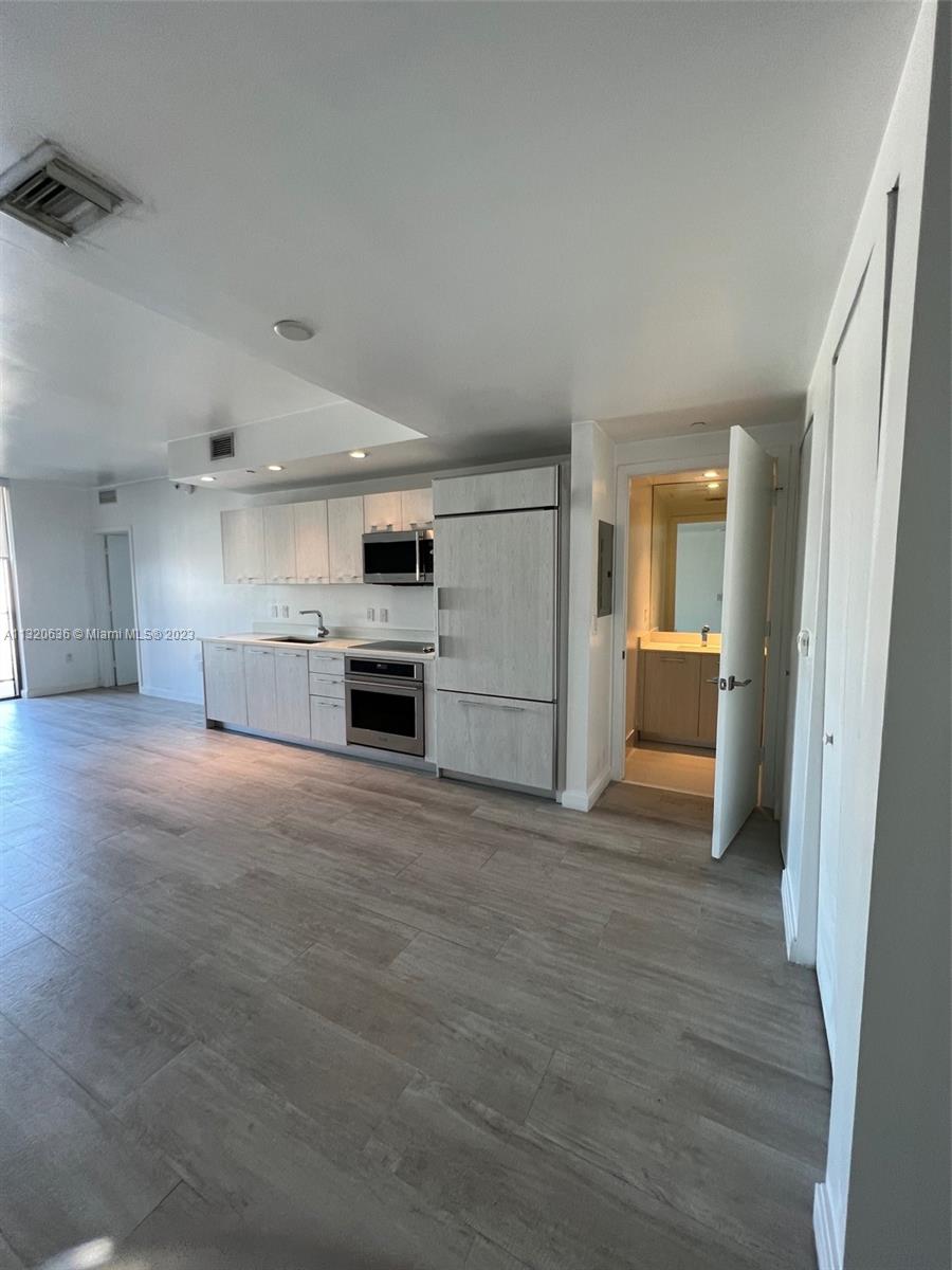 BRICKELL HEIGHTS EAST CON - Residential Lease