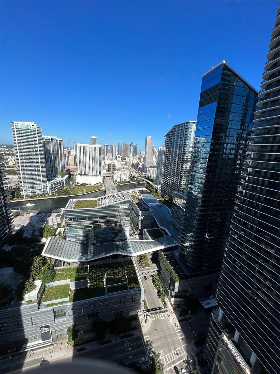 BRICKELL HEIGHTS EAST CON - Residential Lease