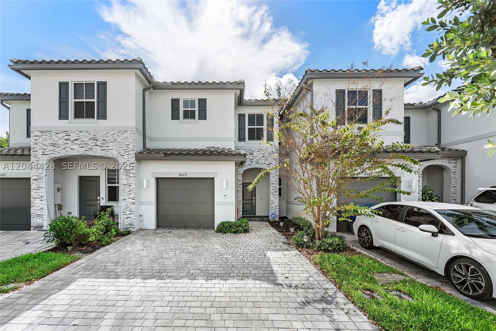 WINDSOR SQUARE - Residential