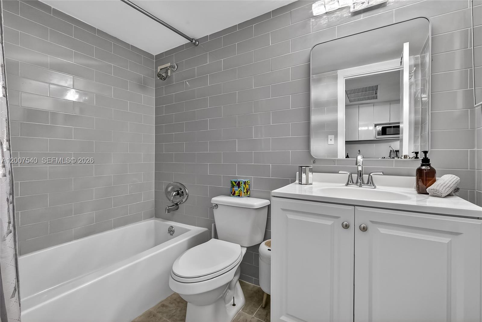 THE AVENTURA BEACH CLUB C - Residential
