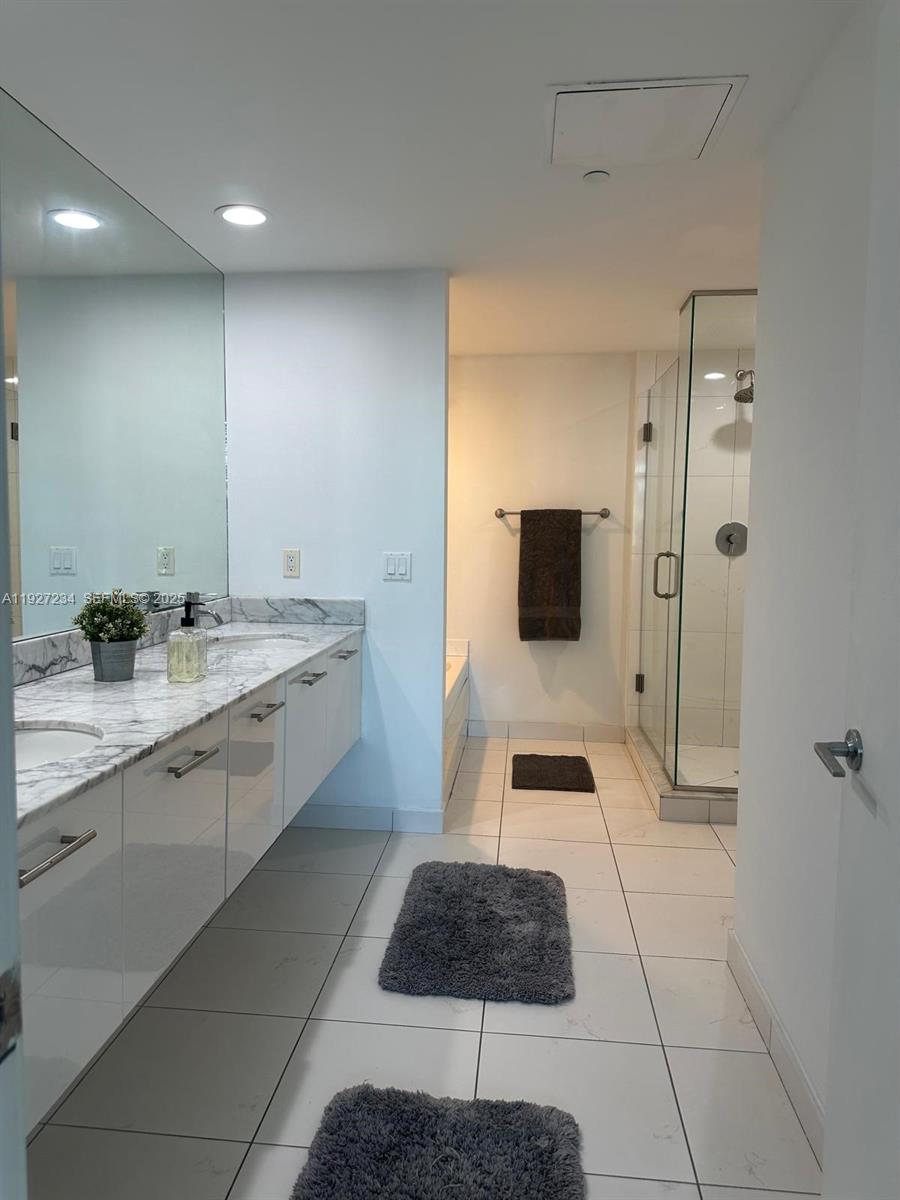 500 BRICKELL EAST CONDO - Residential Lease