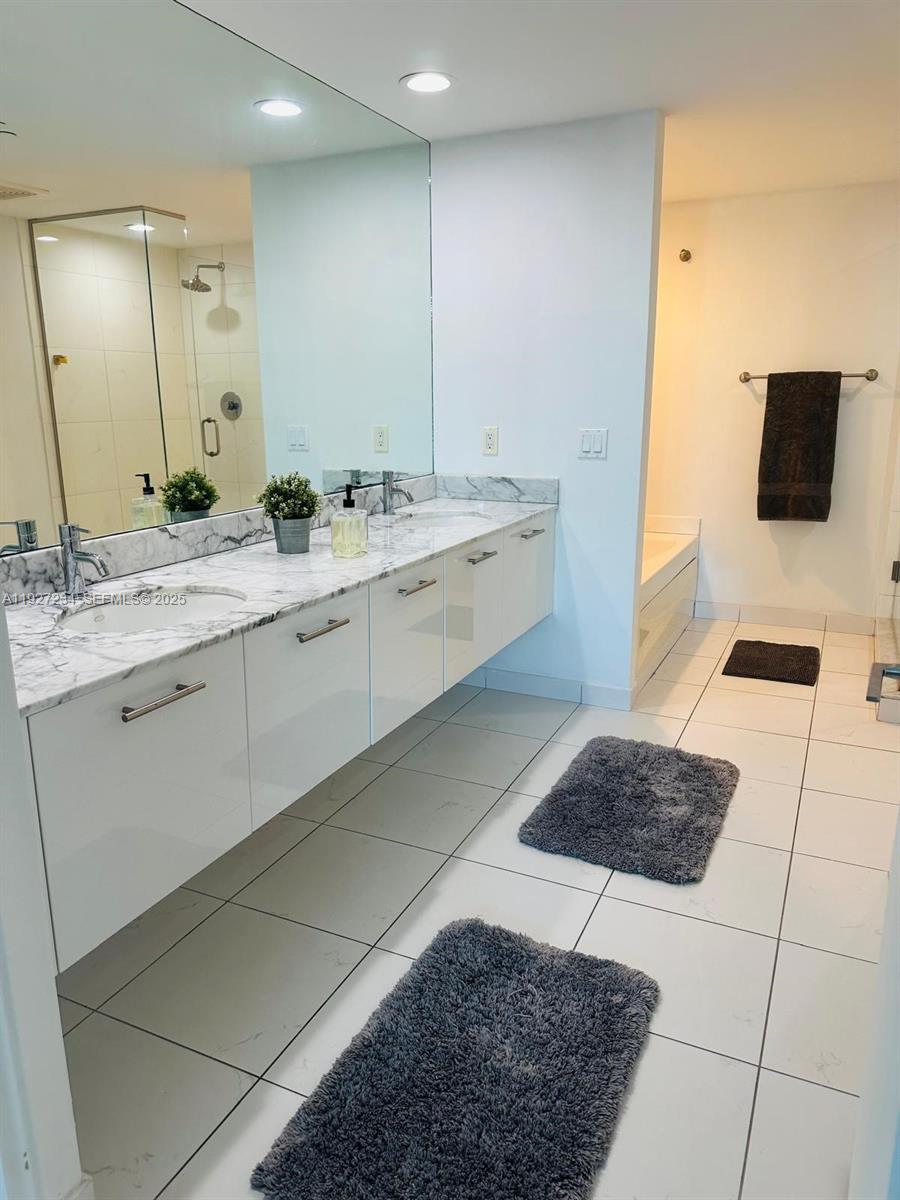500 BRICKELL EAST CONDO - Residential Lease