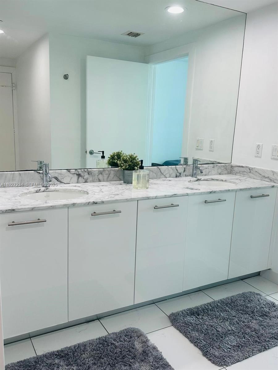 500 BRICKELL EAST CONDO - Residential Lease