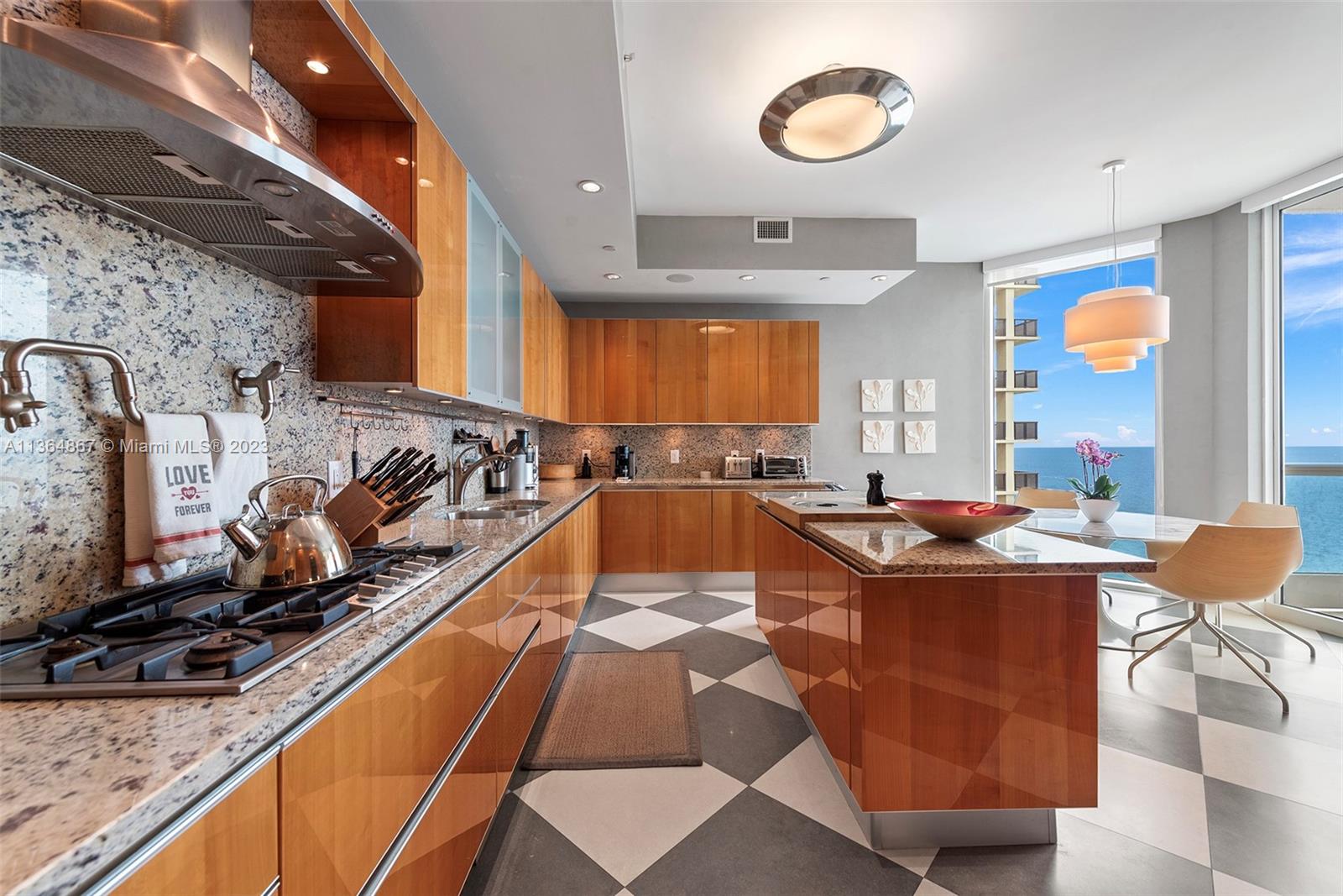 TURNBERRY OCEAN COLONY - Residential