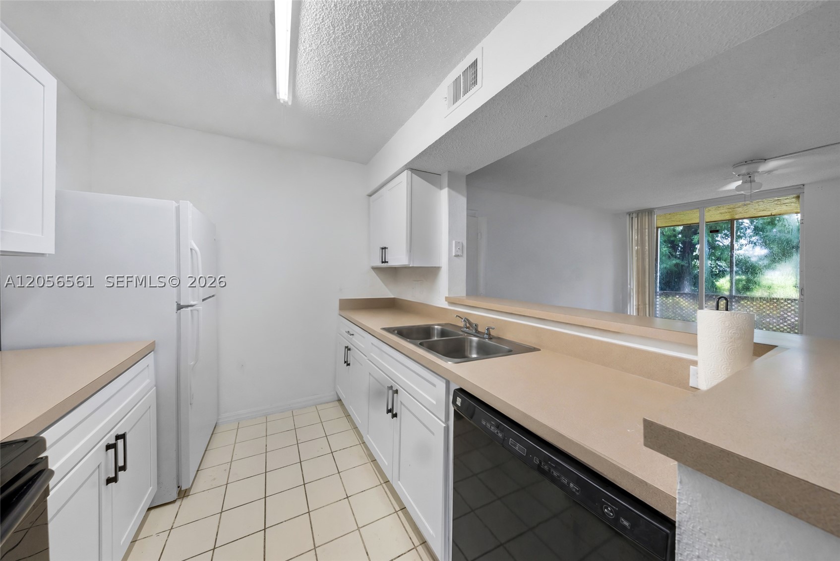 WINDWARD LAKES CONDO - Residential