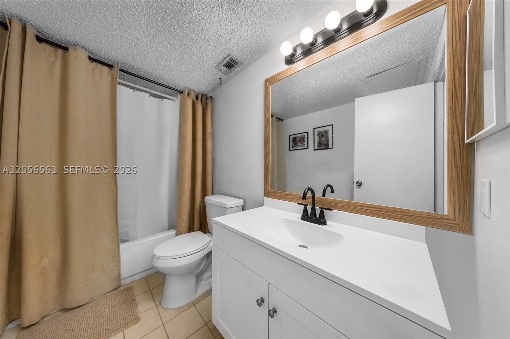 WINDWARD LAKES CONDO - Residential