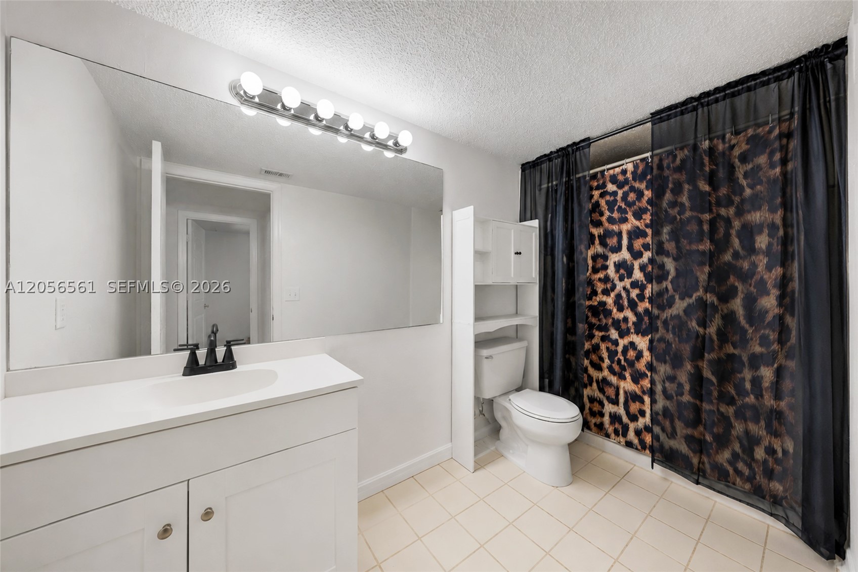 WINDWARD LAKES CONDO - Residential